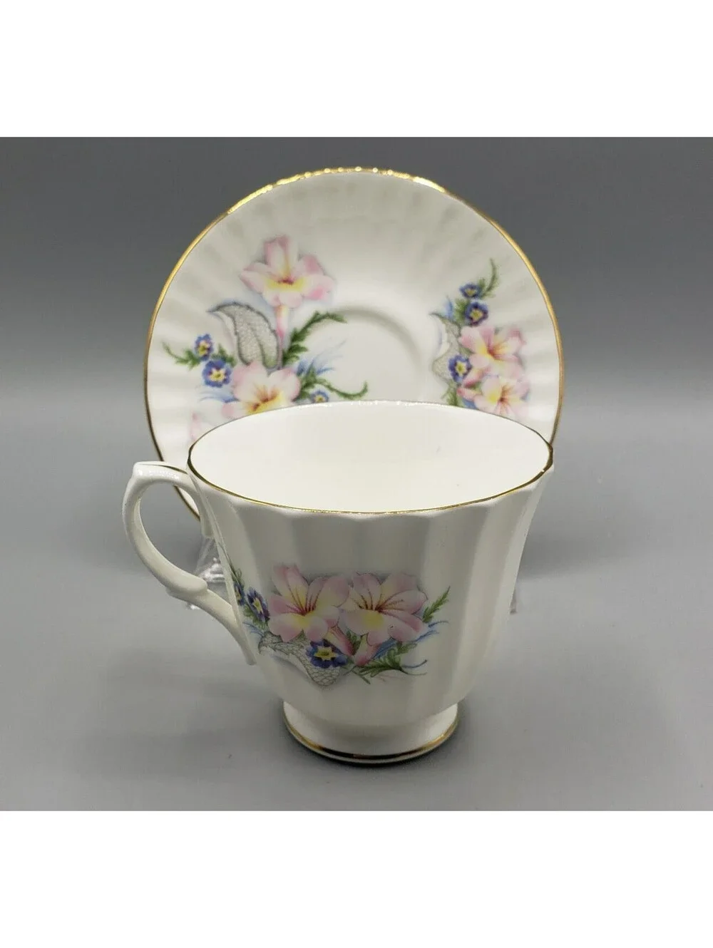 Vintage Duchess Teacup & Saucer Trumpet Flower Fine Bone China England Pink